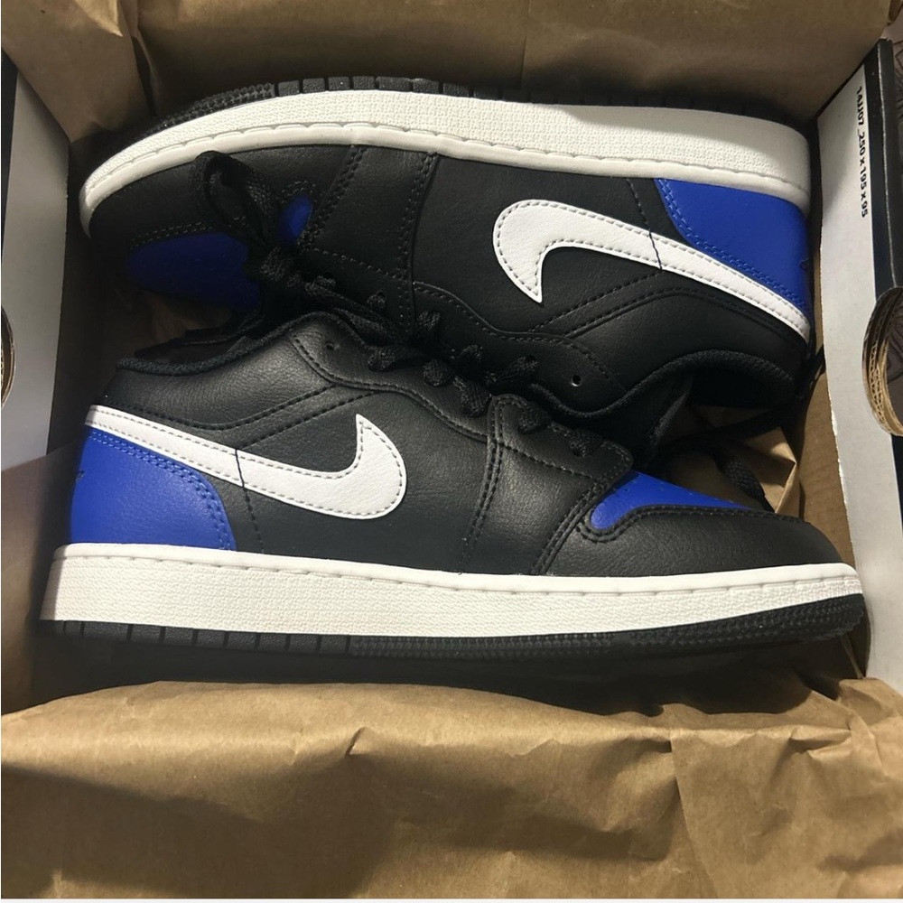 Nike Boys 4Y Black and Royal Blue Sneakers